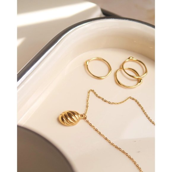 NEW 18K Gold Plated Braided Croissant Necklace - Picture 12 of 14